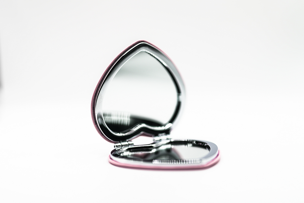 KUSH KISSES COMPACT MIRROR